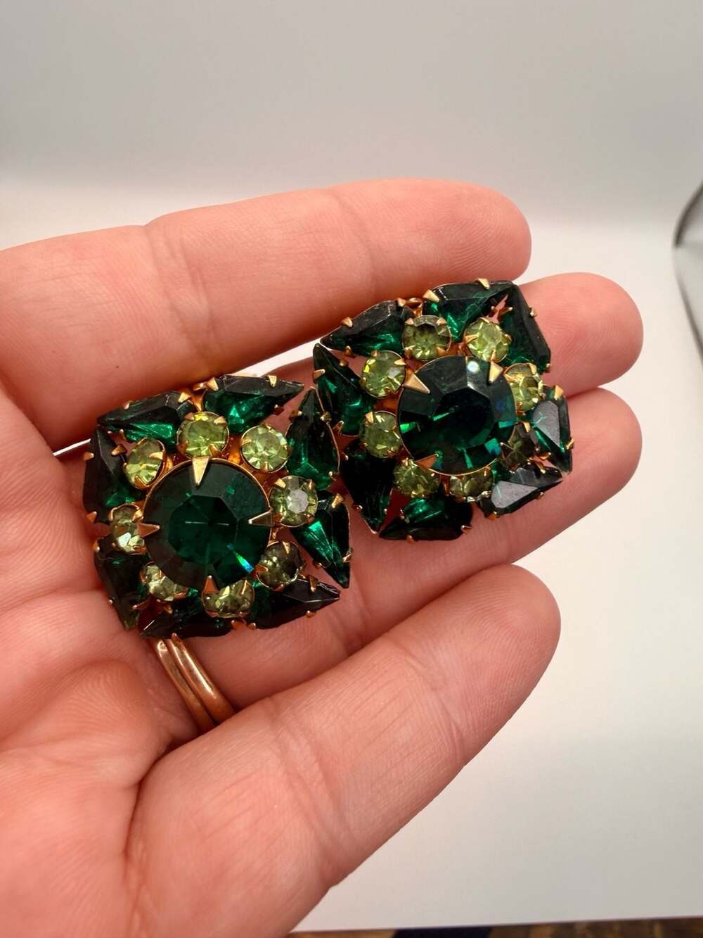 Judy Lee uranium Vintage Green Rhinestone Clip On Earrings